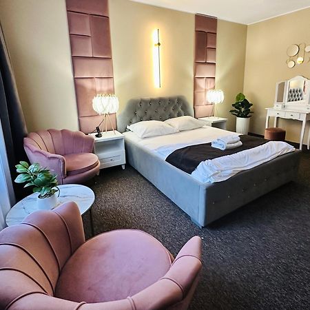 Rezydencja Rosato Mirkow Exteriér fotografie