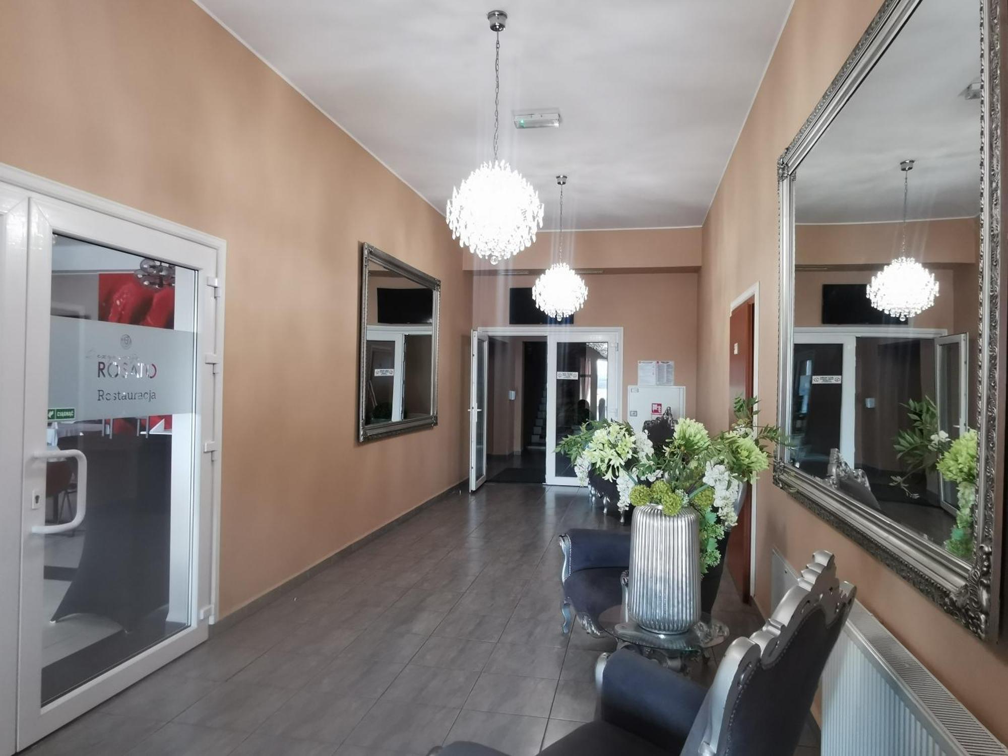 Rezydencja Rosato Mirkow Exteriér fotografie